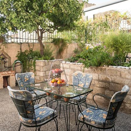 Maisonette With Garden In The Heart Of The Historical Kalamata Center Extérieur photo