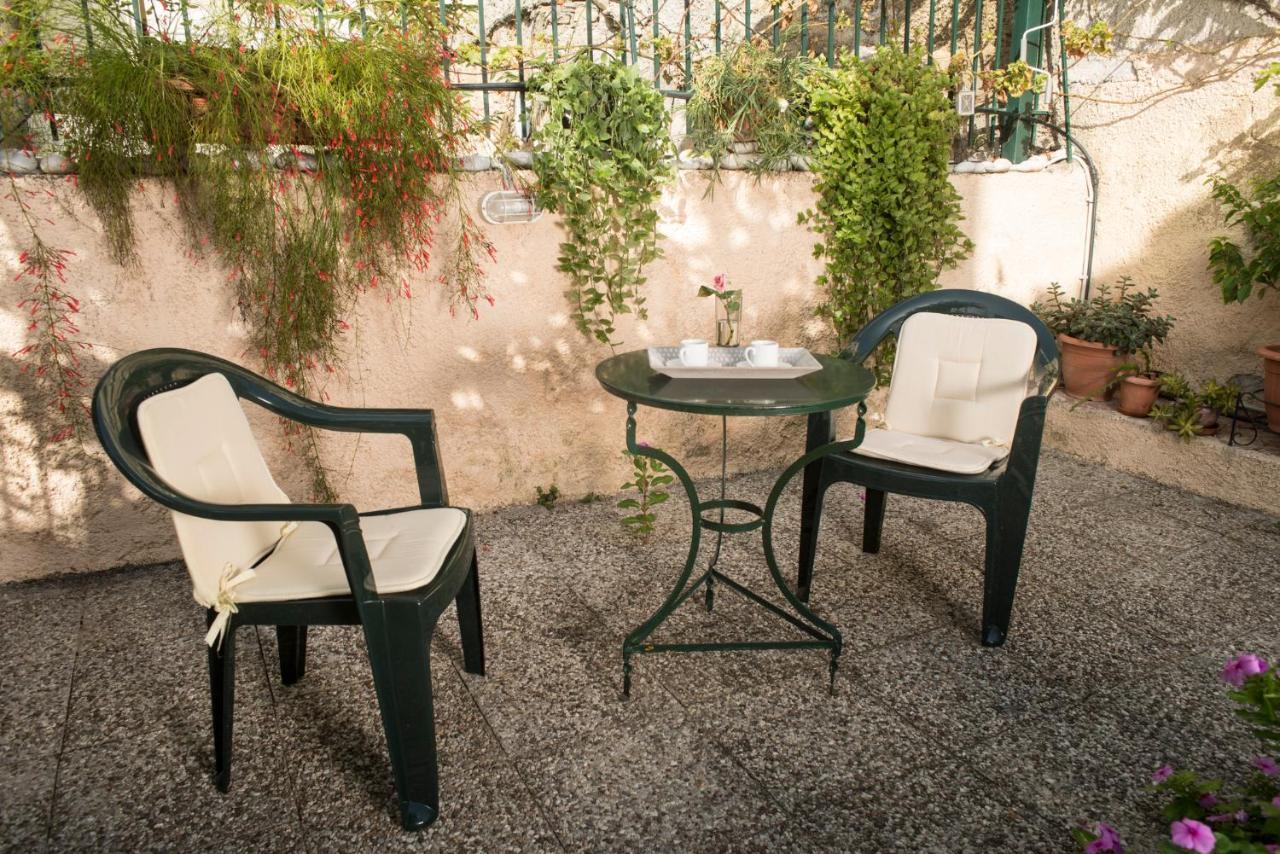 Maisonette With Garden In The Heart Of The Historical Kalamata Center Extérieur photo