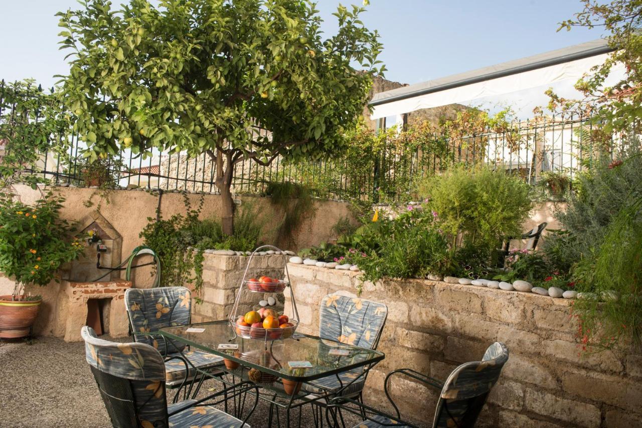 Maisonette With Garden In The Heart Of The Historical Kalamata Center Extérieur photo